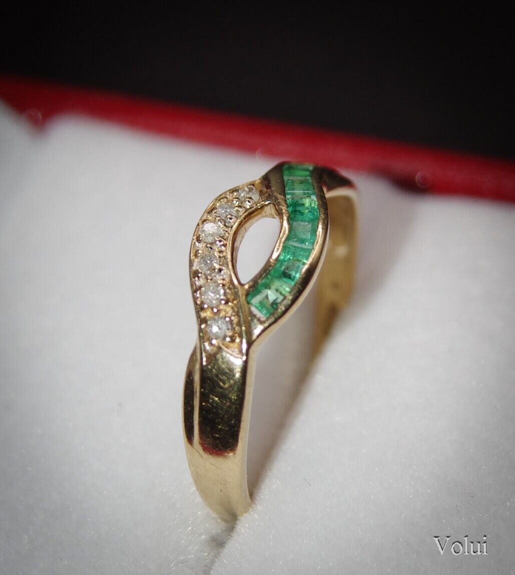 Stunning 9ct Gold Emerald and Diamond Ring Size O Great Gift Idea