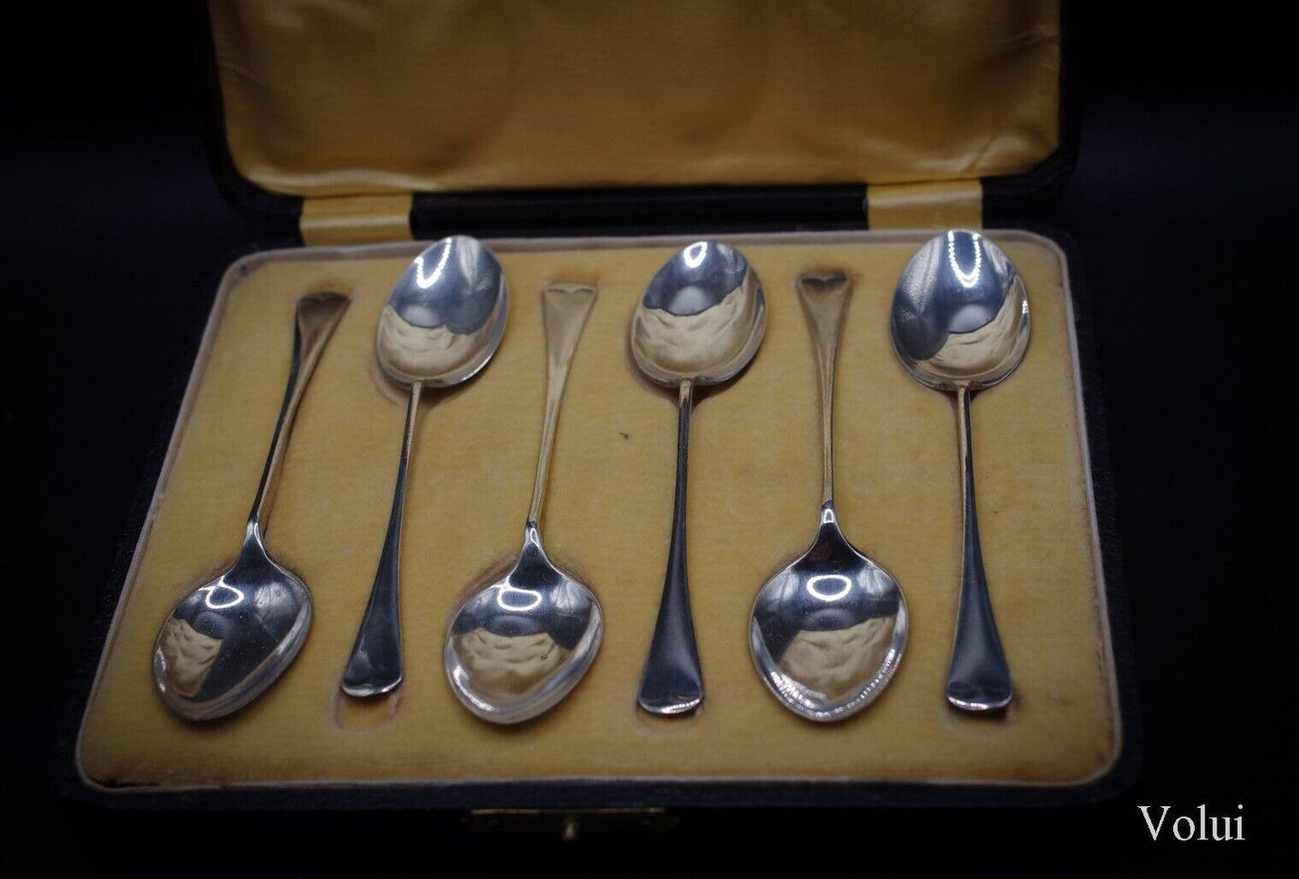 Lovely Set of Rat Tail Solid Silver Coffee Spoons By Robert Pringle & Sons