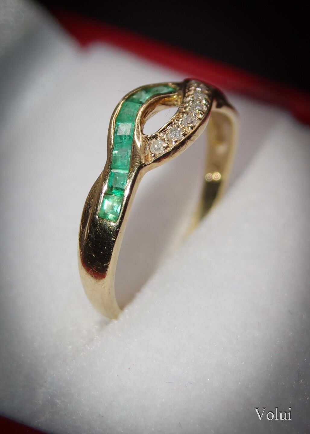 Stunning 9ct Gold Emerald and Diamond Ring Size O Great Gift Idea