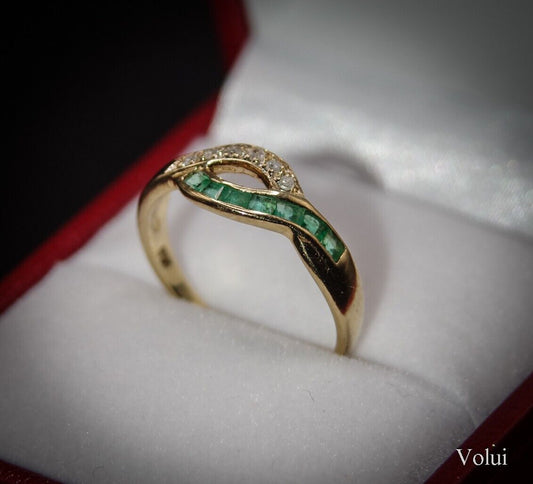 Stunning 9ct Gold Emerald and Diamond Ring Size O Great Gift Idea