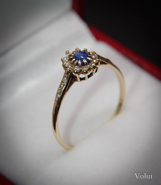 Beautiful 9 Carat Gold Blue Stone and White Sapphire Ring Pre-Owned Size N 1/2