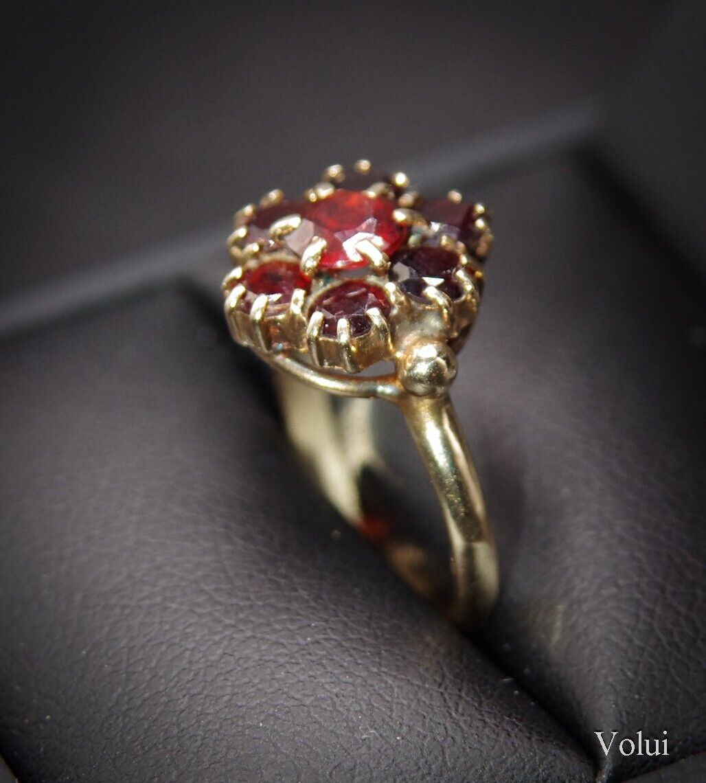 Beautiful 9ct Gold and Garnet Cluster Ring Size M 1/2 Pre-Owned Jewellery