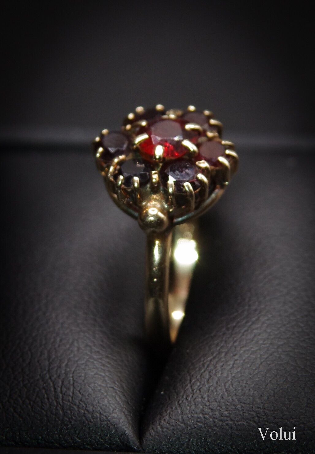 Beautiful 9ct Gold and Garnet Cluster Ring Size M 1/2 Pre-Owned Jewellery