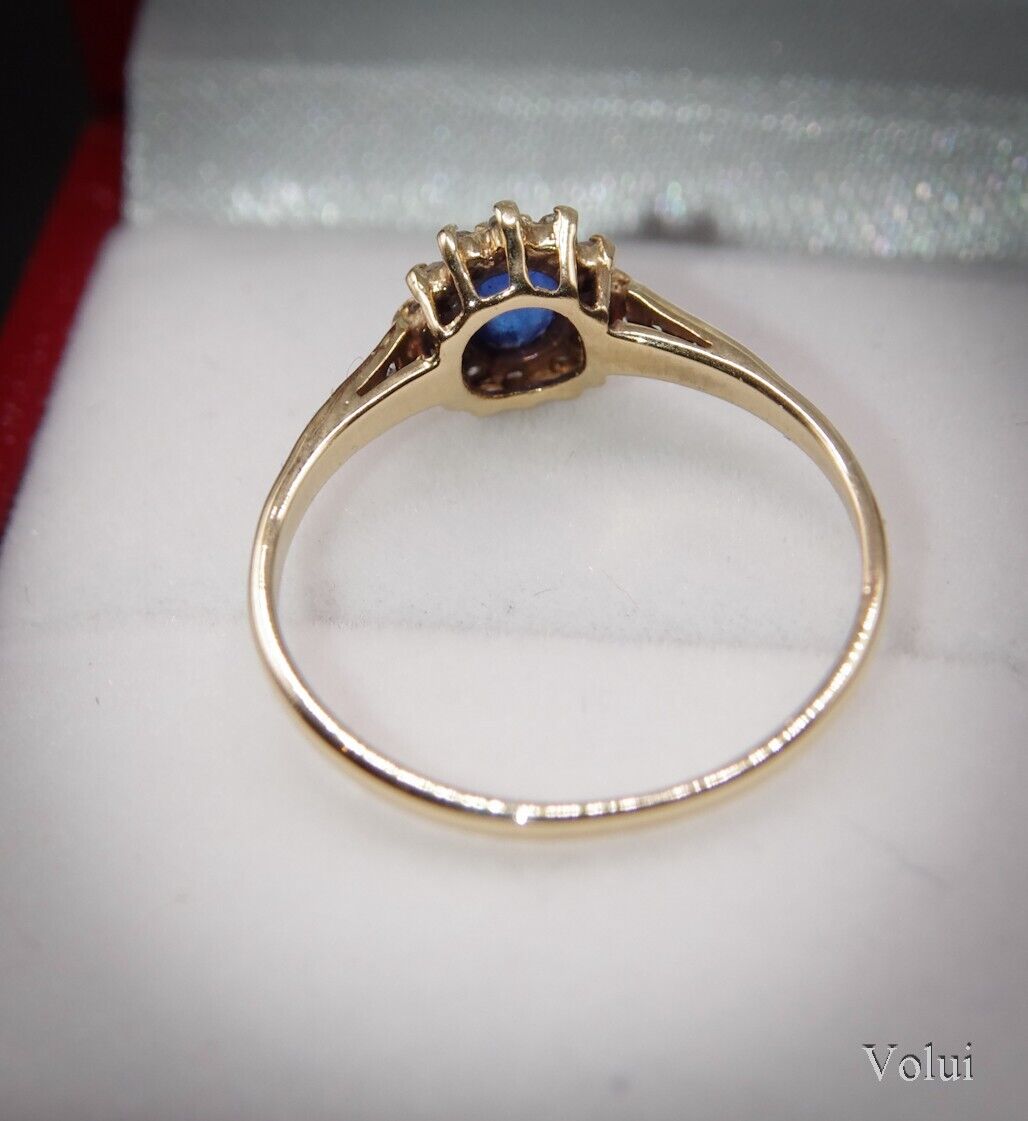 Beautiful 9 Carat Gold Blue Stone and White Sapphire Ring Pre-Owned Size N 1/2