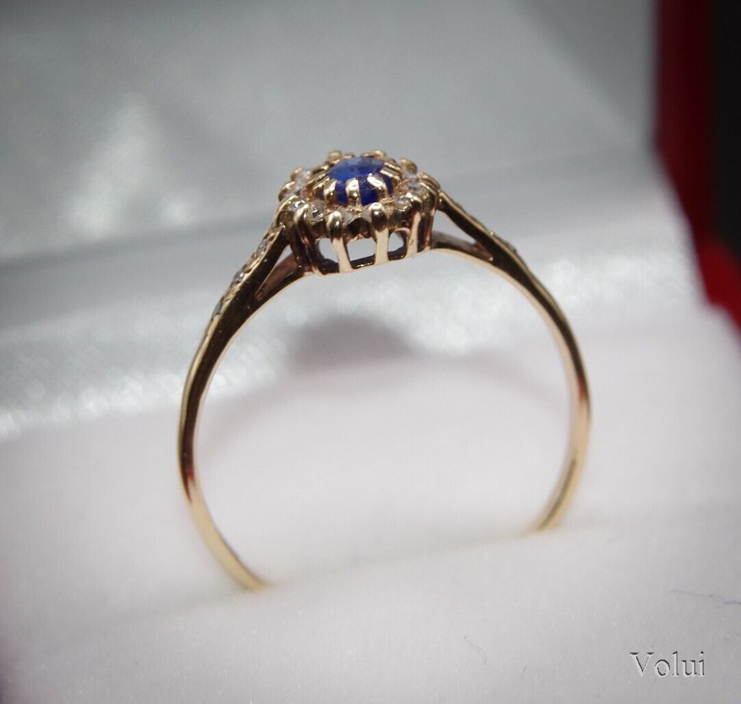 Beautiful 9 Carat Gold Blue Stone and White Sapphire Ring Pre-Owned Size N 1/2