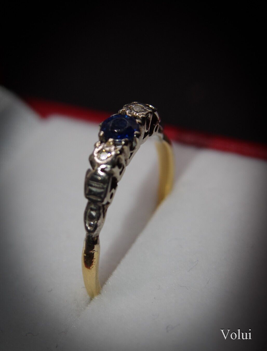 Beautiful 18 Carat Gold Sapphire and Diamond Ring Size O 1/2 Pre-Owned