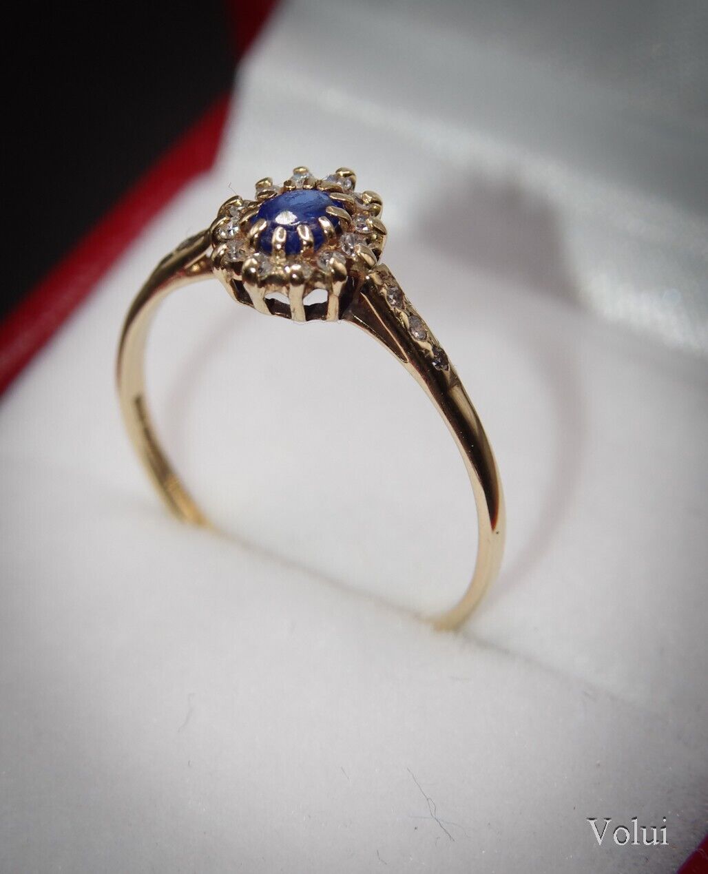 Beautiful 9 Carat Gold Blue Stone and White Sapphire Ring Pre-Owned Size N 1/2